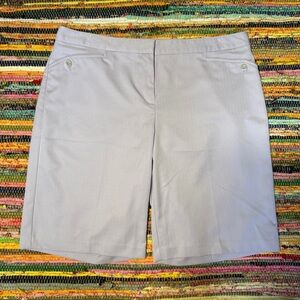 IZOD Women’s Golf Shorts – Size 14 Waist | Light Lavender Gray